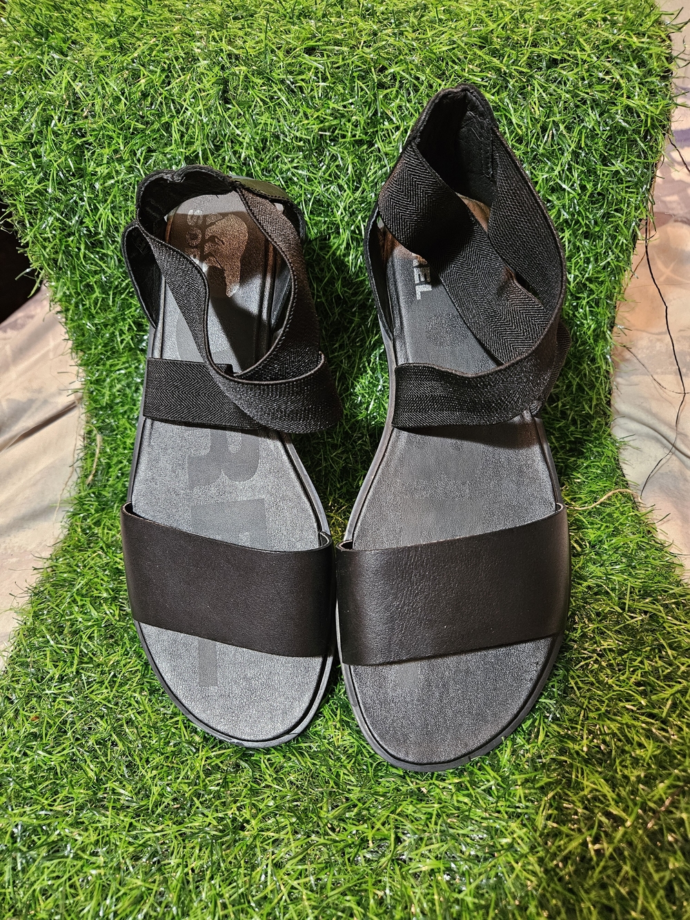 Sorel Black Wide Front Strap Elastic Crisscross Sandals